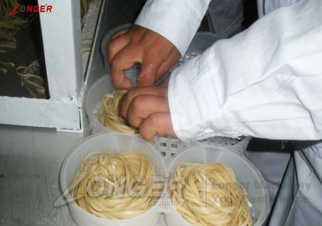 hand-extended noodles machine